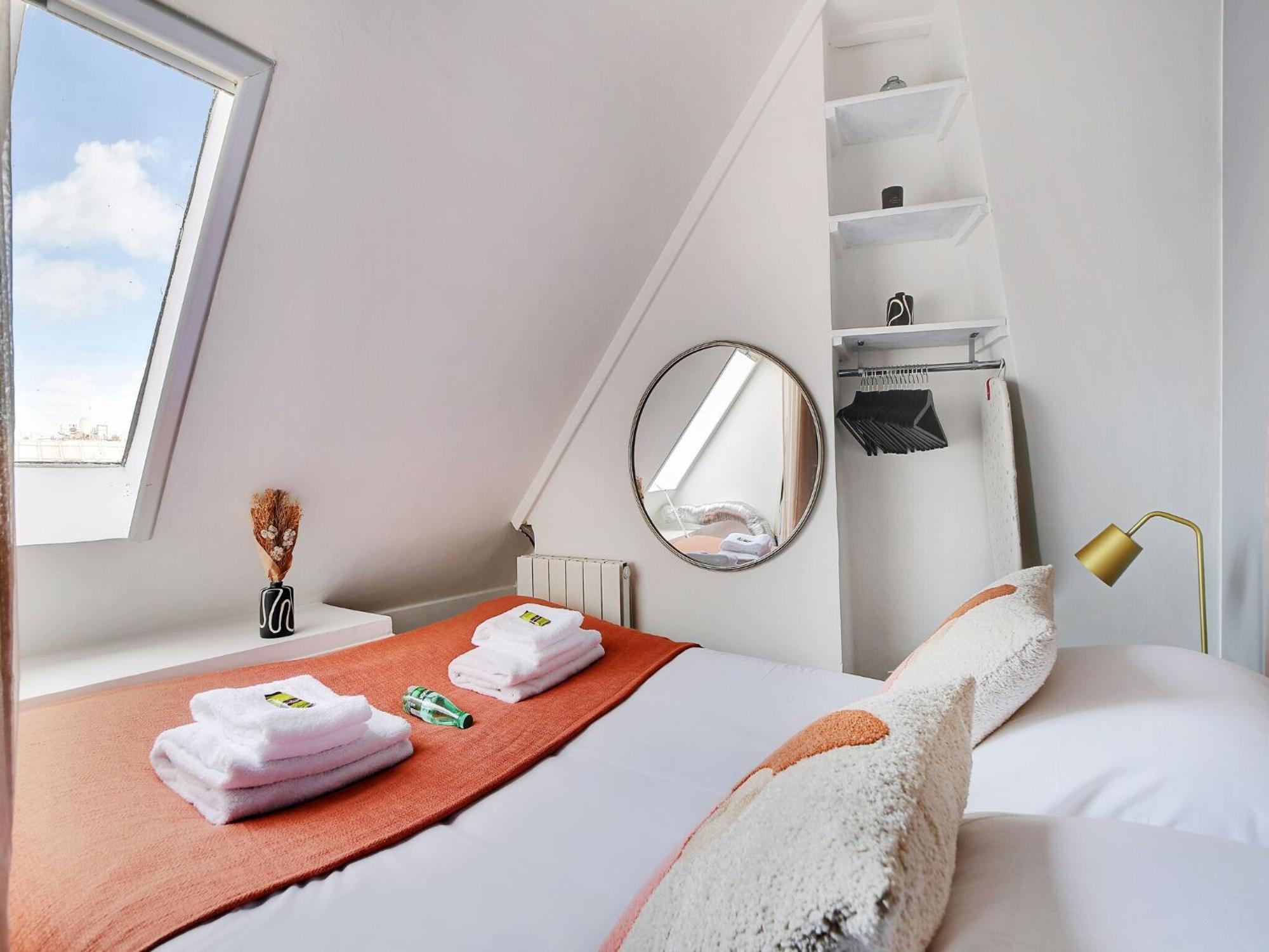 Modern - Arc De Triomphe - Mobility Lease Paris
